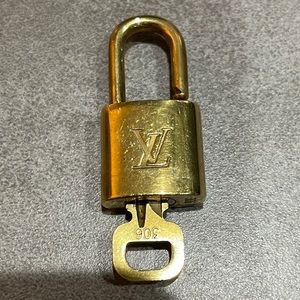 LOUIS VUITTON
Brass Lock and Key Set #306